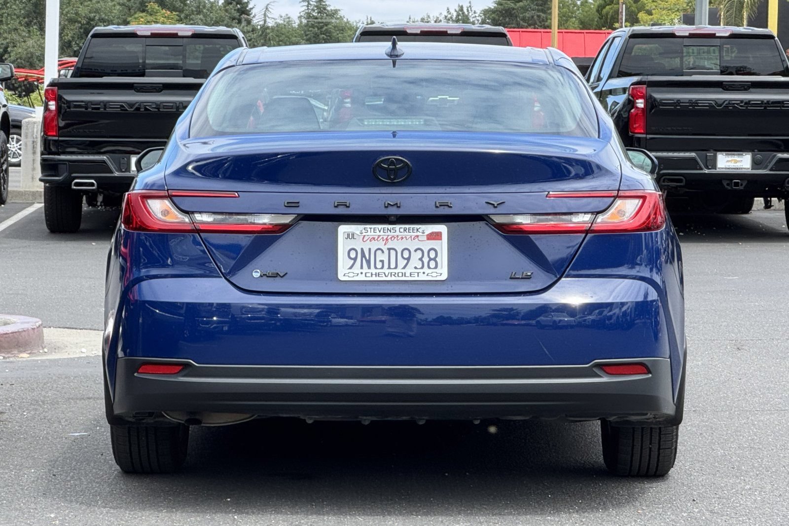 Used 2025 Toyota Camry LE FWD image 6