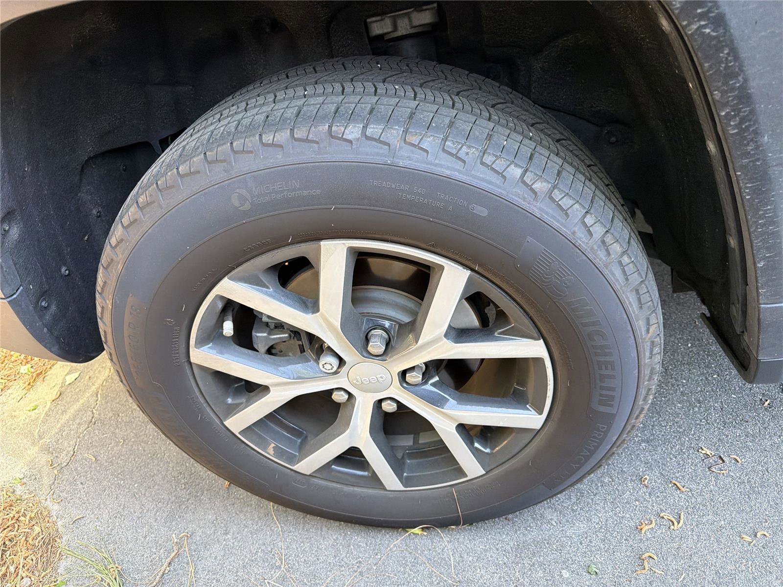 Used 2025 Jeep Grand Cherokee Limited RWD image 9