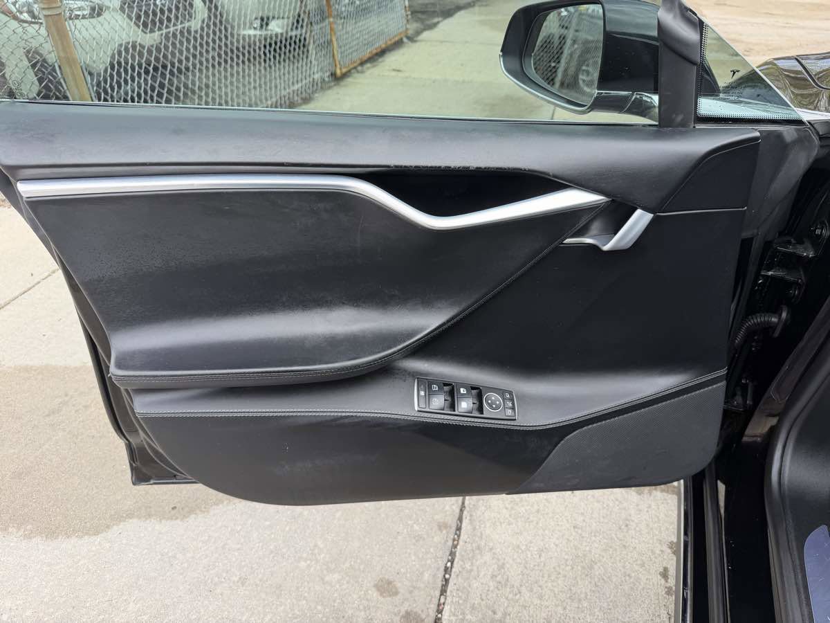 Used 2015 Tesla Model S 70D AWD/4WD image 9