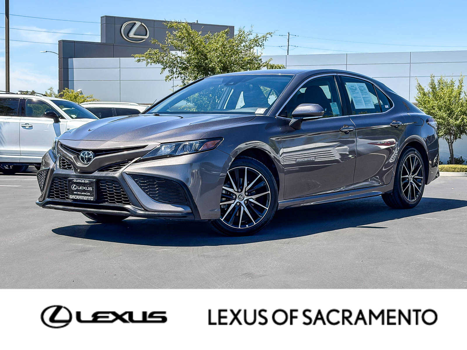 Used 2024 Toyota Camry SE FWD image 1