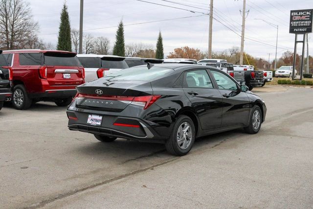 New 2026 Hyundai Elantra SE w/ Cargo Package image 3