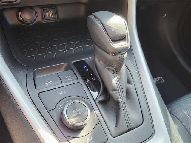 Used 2025 Toyota RAV4 XLE image 31