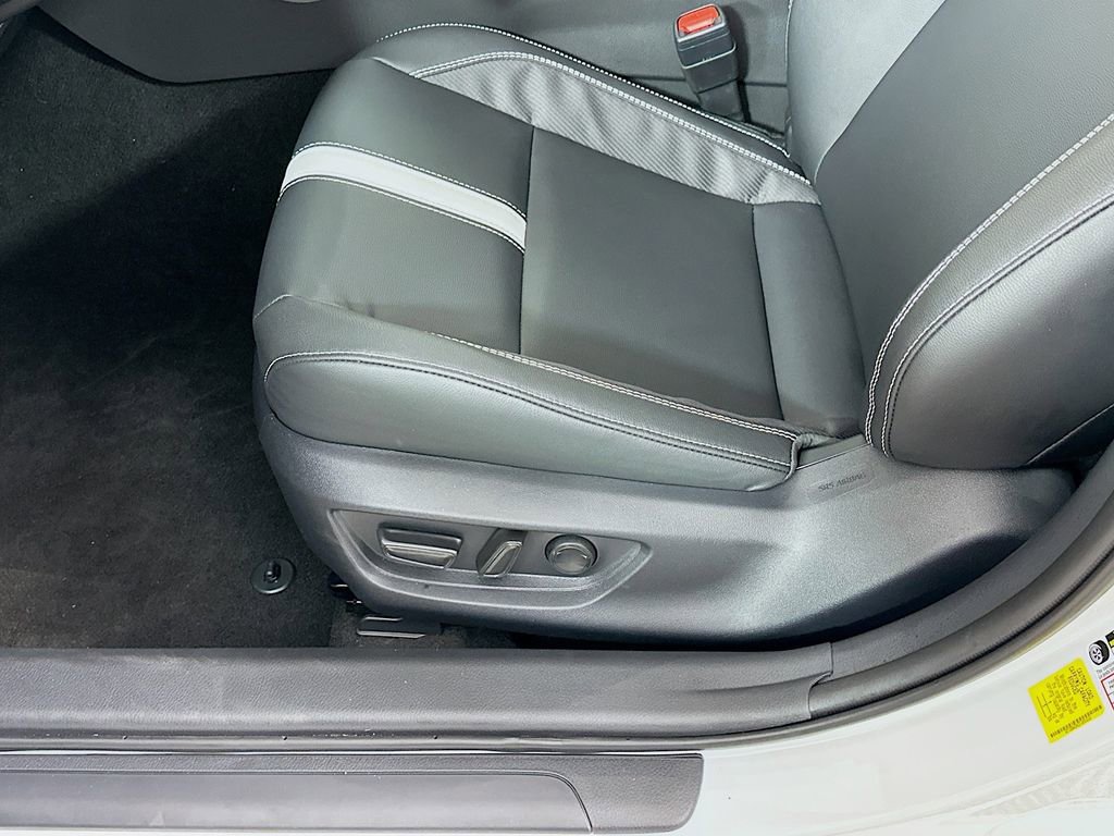 Used 2026 Toyota Camry SE image 9