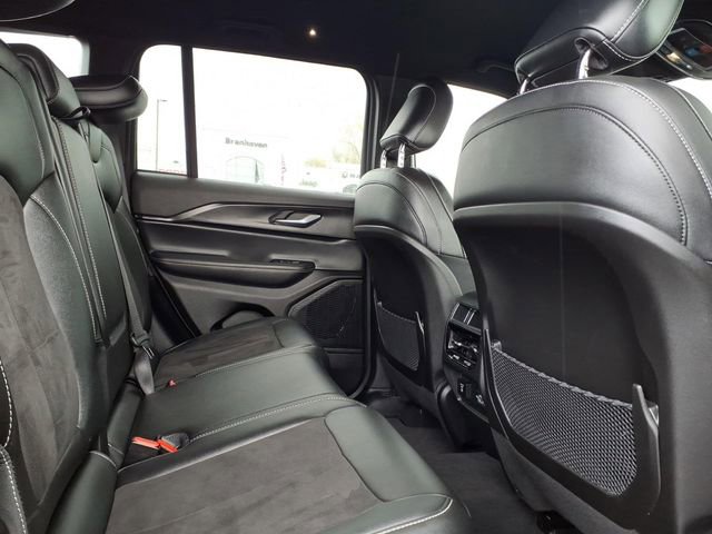 Used 2023 Jeep Grand Cherokee Altitude AWD/4WD image 12