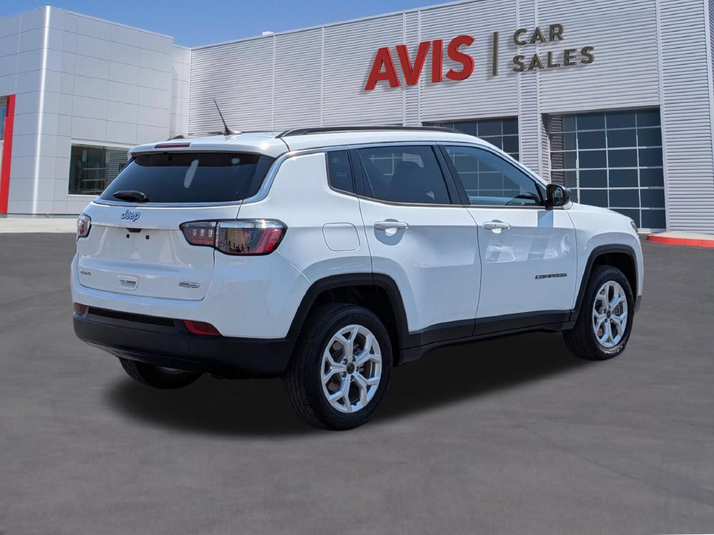 Used 2025 Jeep Compass Latitude w/ Sun & Sound Group AWD/4WD image 6