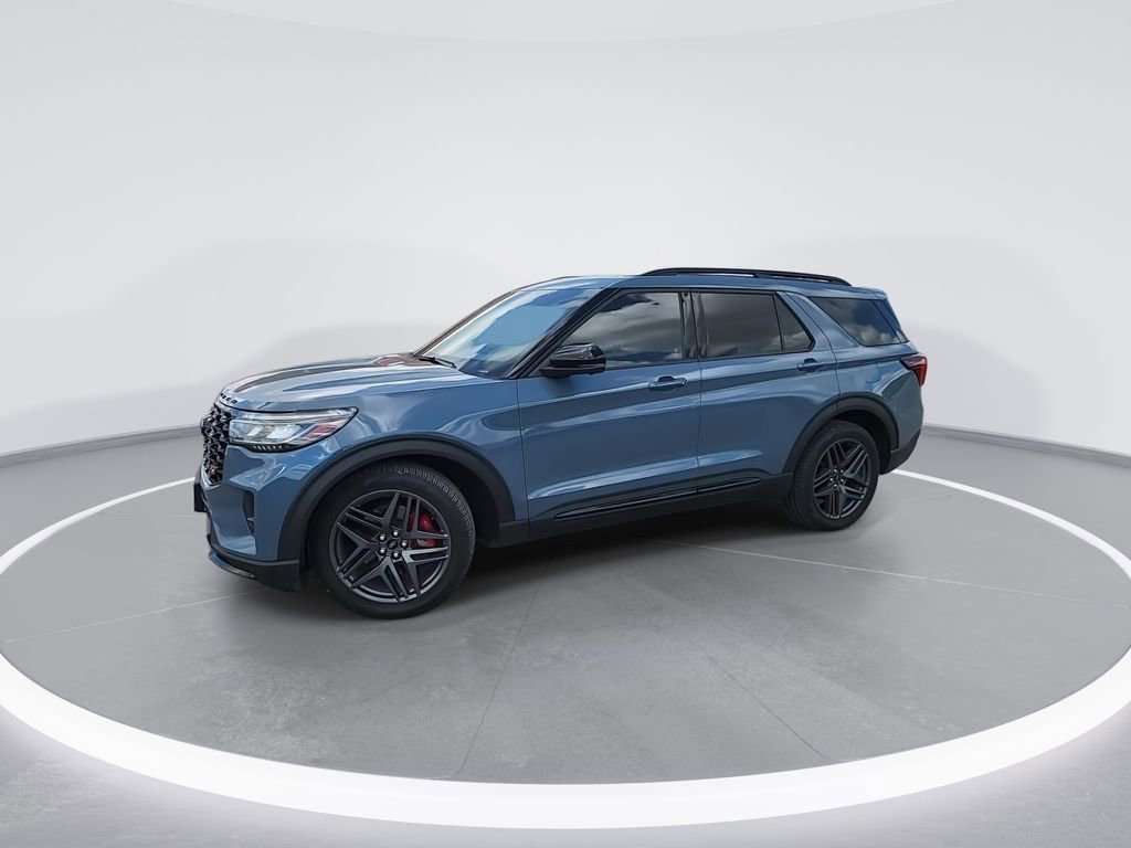 Used 2025 Ford Explorer ST image 4