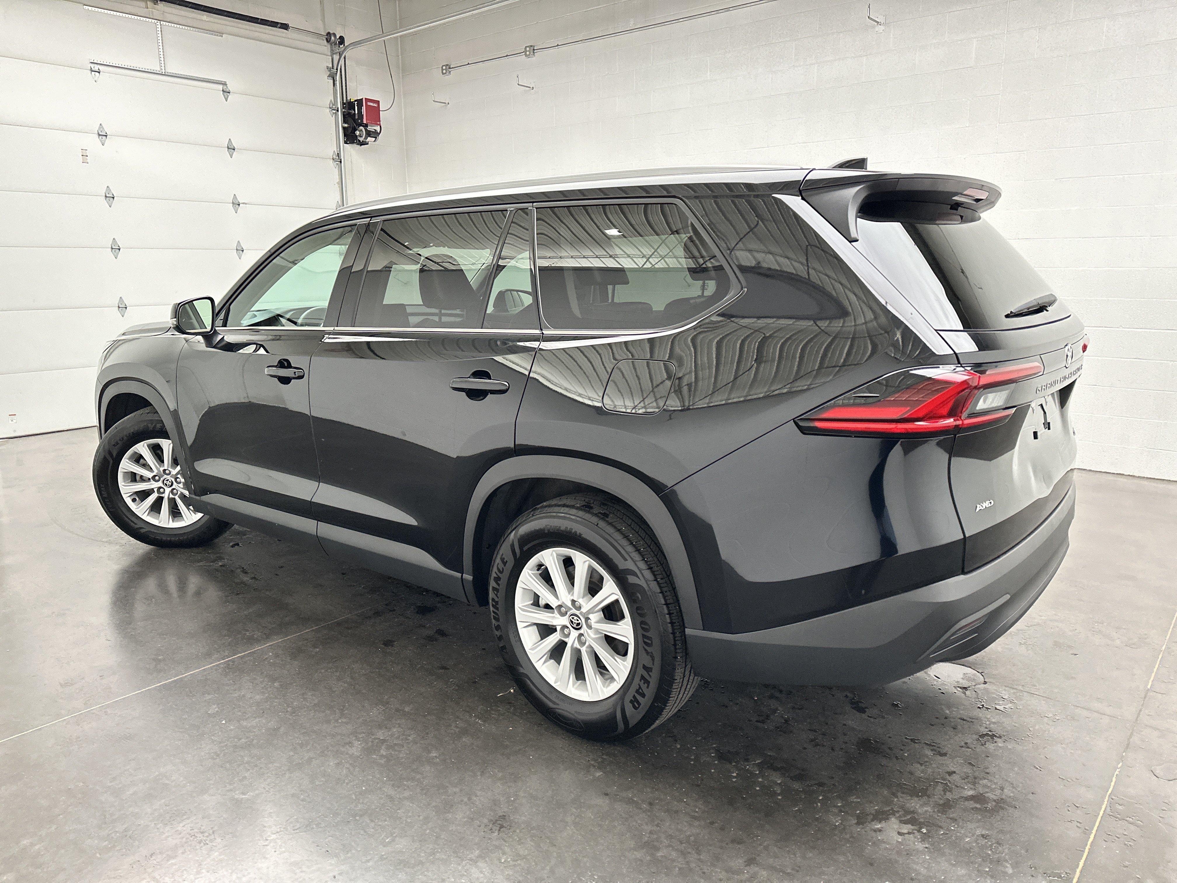 Used 2025 Toyota Grand Highlander AWD image 7