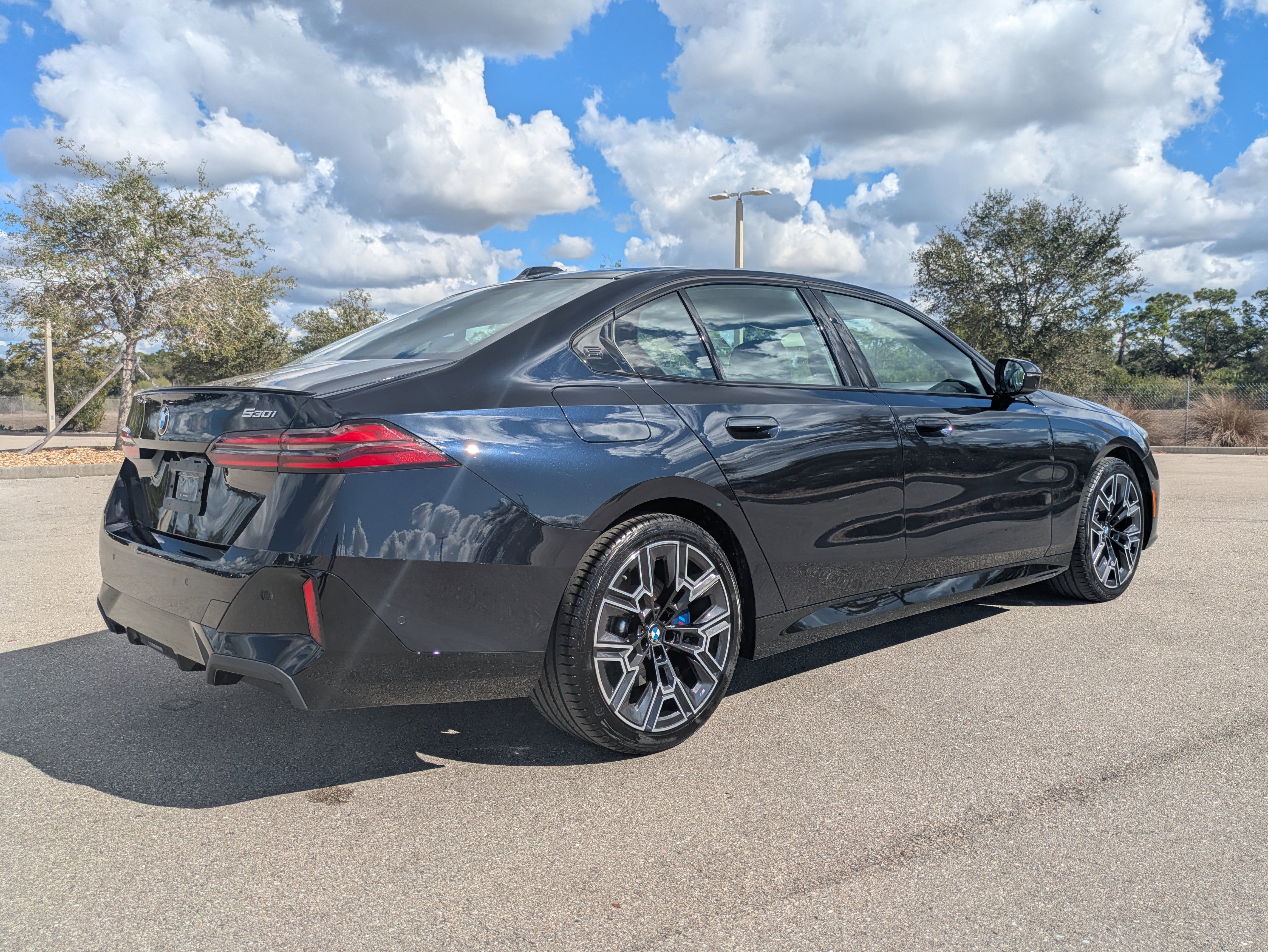 Used 2026 BMW 530i w/ M Sport Package image 5