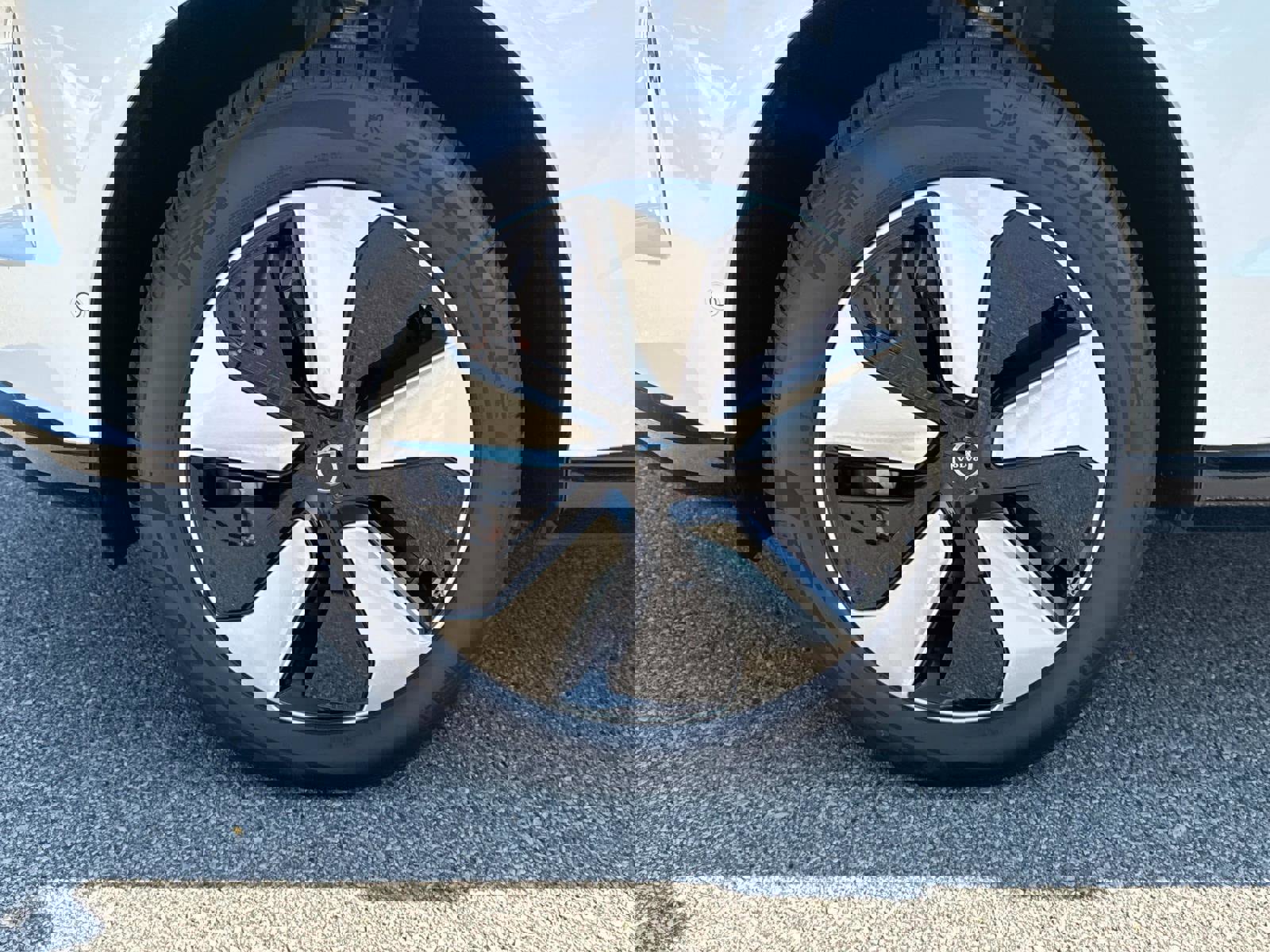 New 2025 Volvo EX90 Plus w/ Protection Package Premier image 11