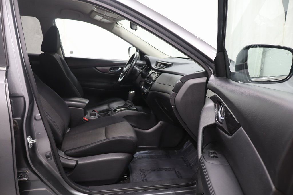 Used 2018 Nissan Rogue SV image 15