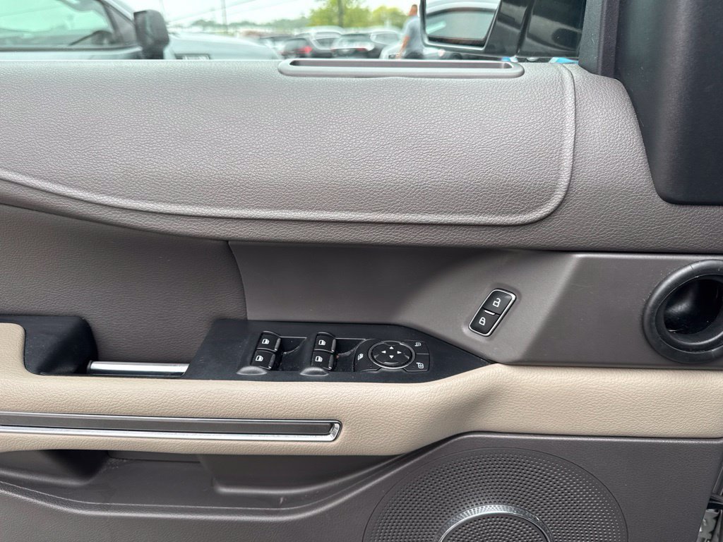 Used 2018 Ford Expedition Max XLT w/ Equipment Group 201A AWD/4WD image 10