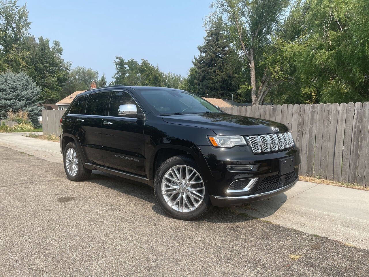 Used 2017 Jeep Grand Cherokee Summit w/ Skid Plate Group image 2