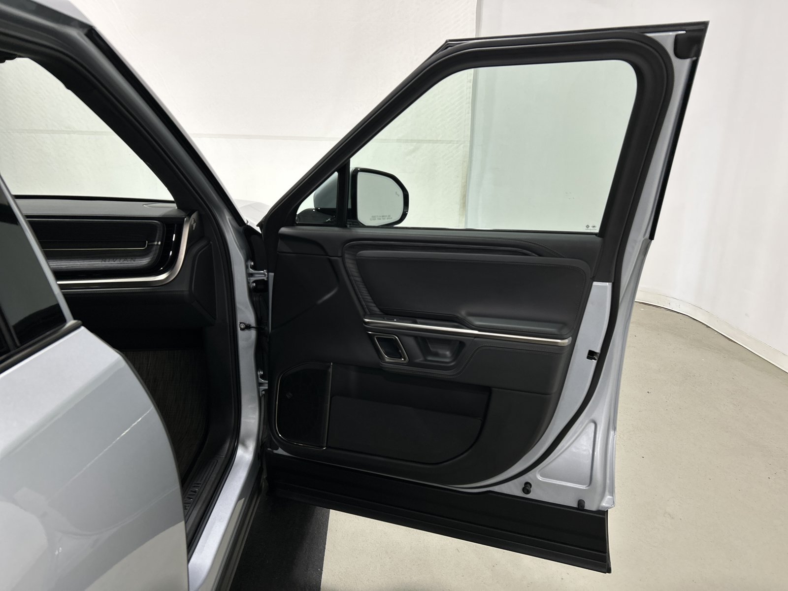 Used 2024 Rivian R1T Adventure AWD/4WD image 18