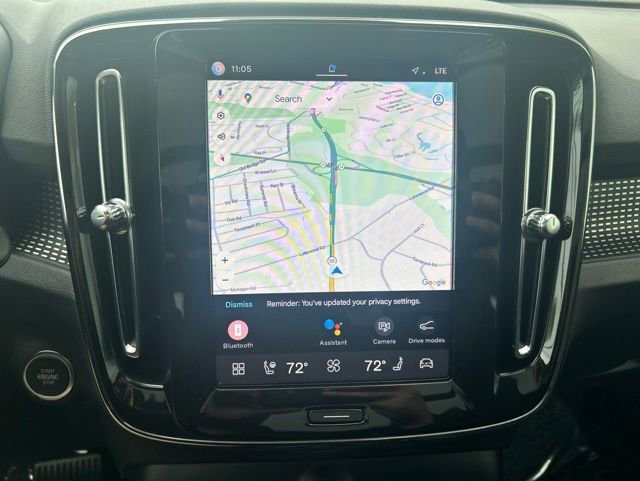 Certified 2025 Volvo XC40 B5 Plus AWD/4WD image 21
