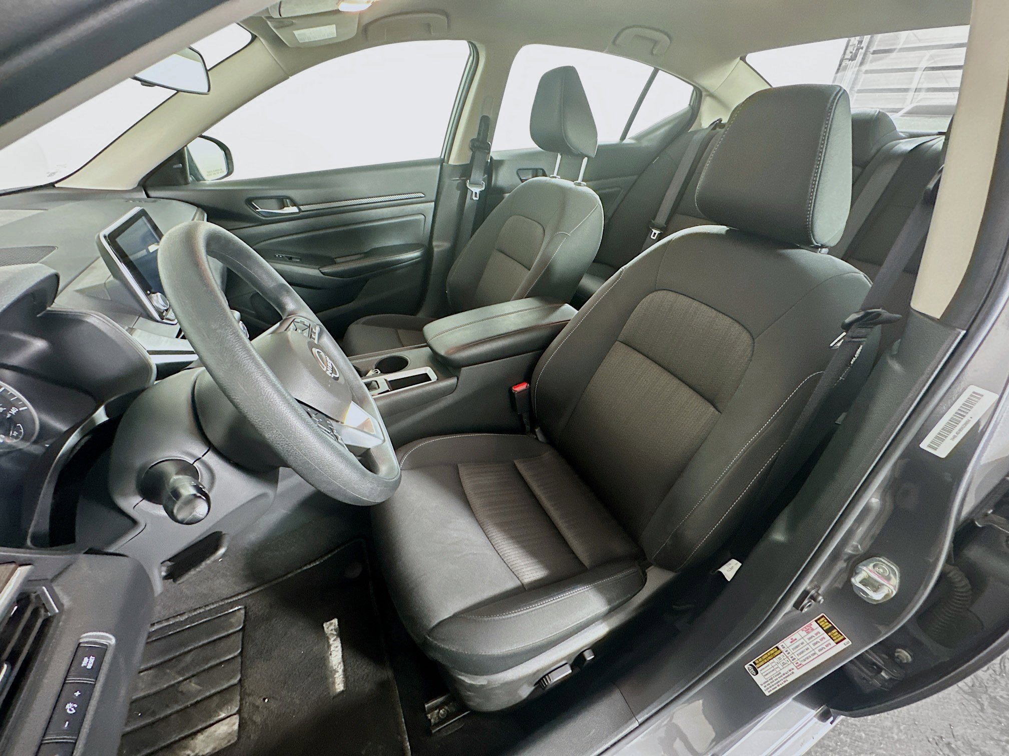 Used 2025 Nissan Altima 2.5 SV FWD image 13