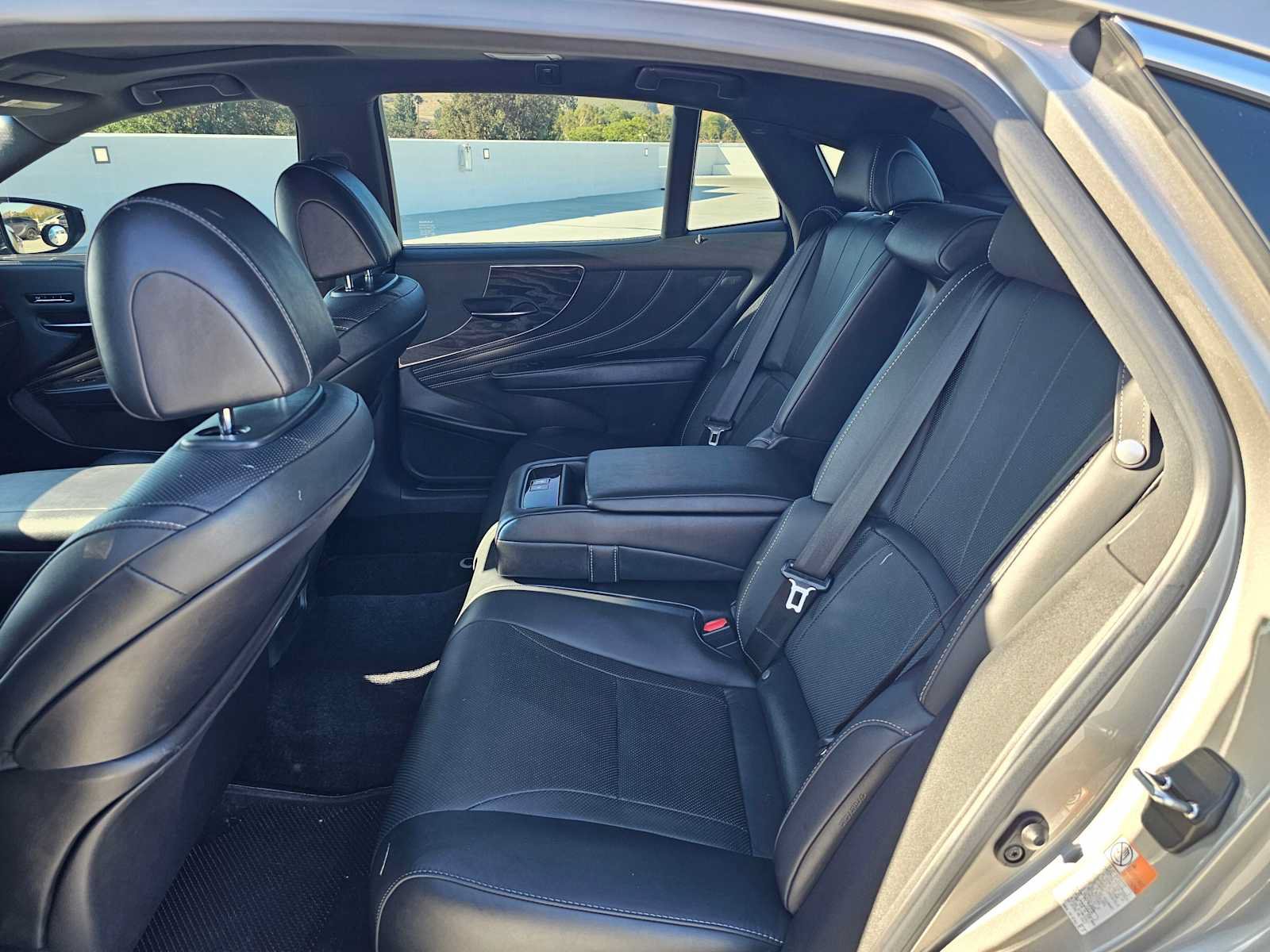 Used 2022 Lexus LS 500 w/ Cold Weather Package (CK) RWD image 16