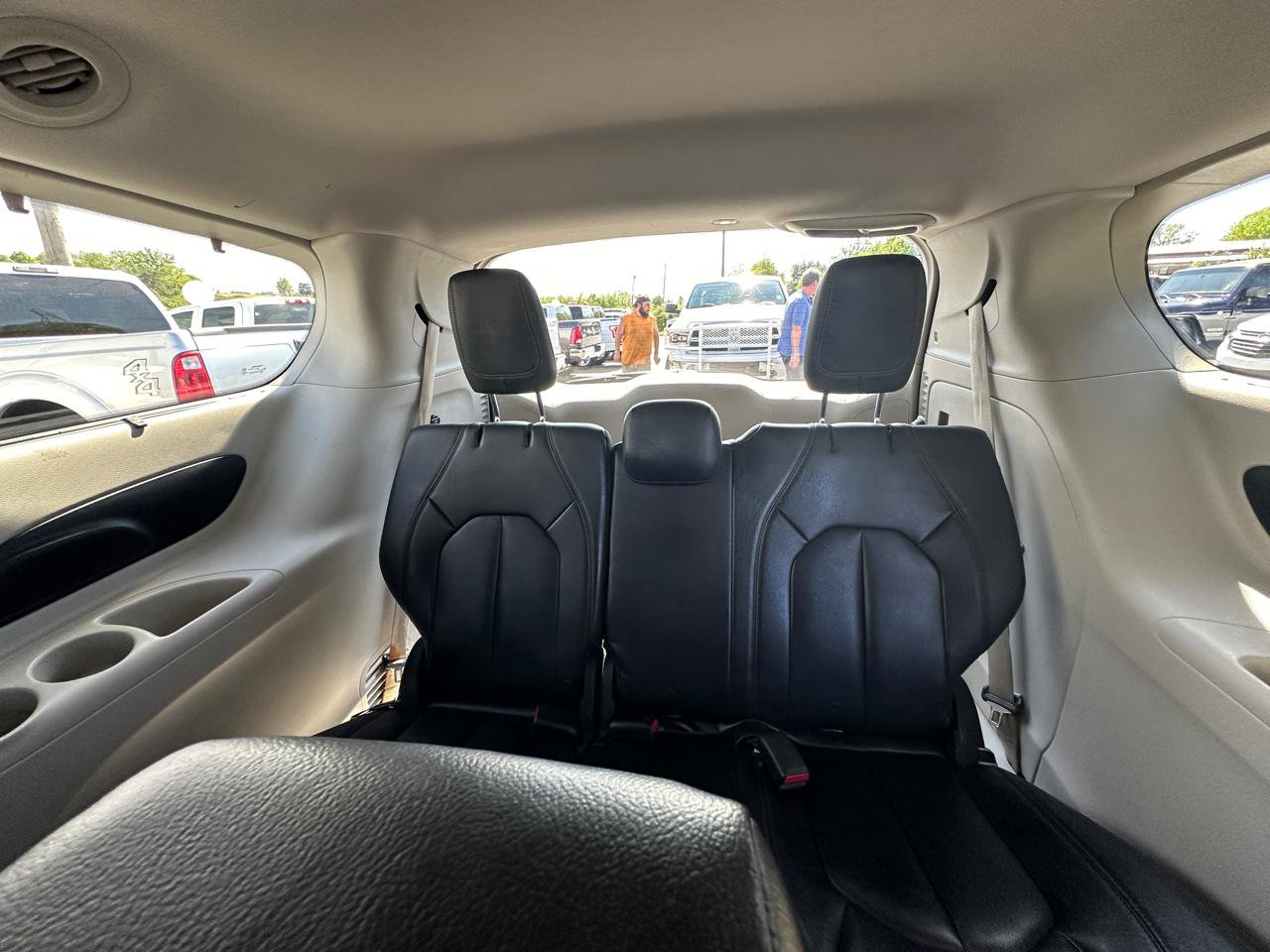 Used 2017 Chrysler Pacifica Touring-L image 10