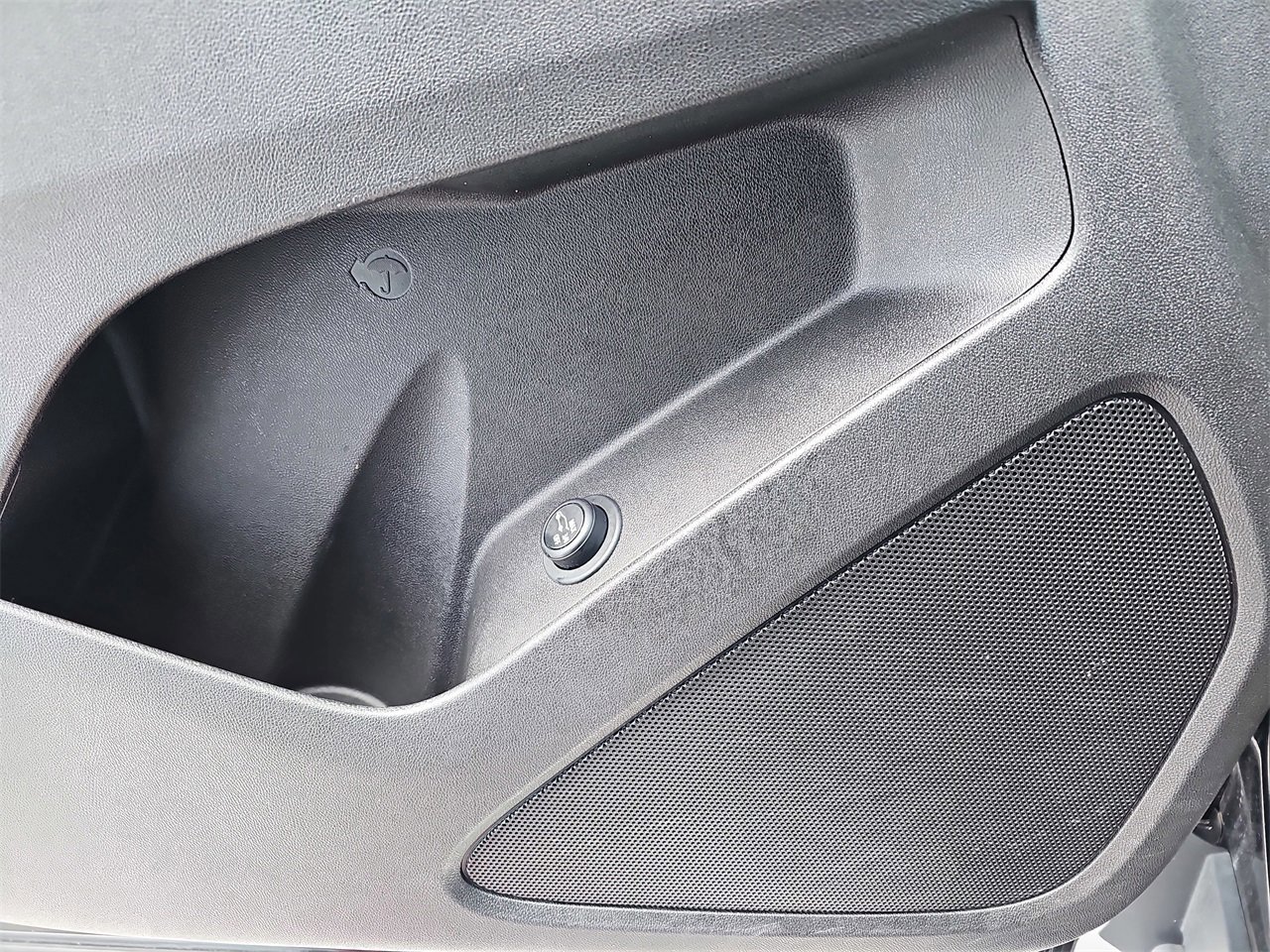 Used 2023 Chevrolet Equinox RS w/ LPO, Floor Liner Package image 28