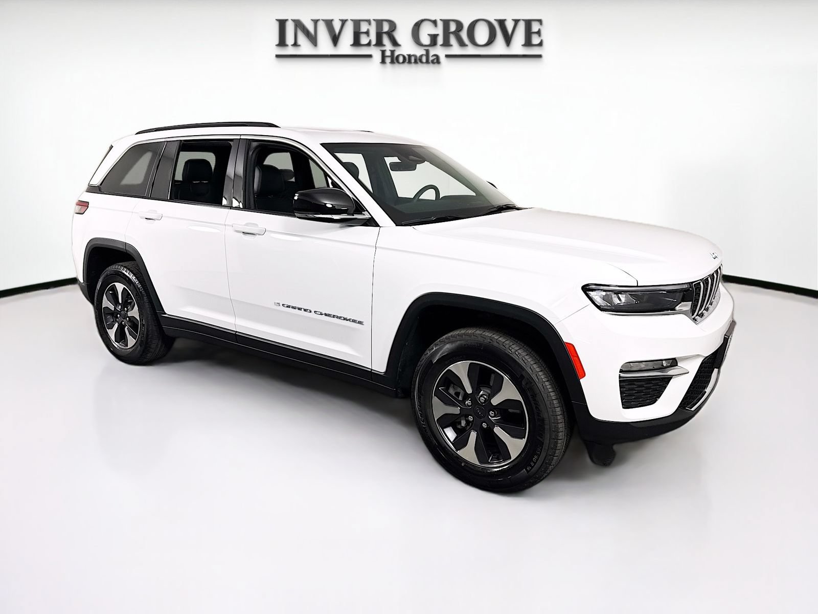 Used 2025 Jeep Grand Cherokee Limited 4xe AWD/4WD image 3