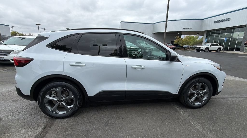 Used 2025 Ford Escape ST-Line FWD image 3