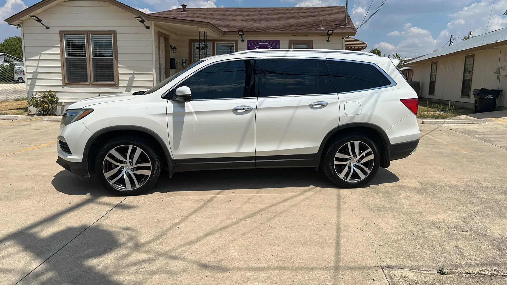 Used 2018 Honda Pilot Touring image 2