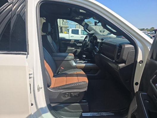 Used 2024 Chevrolet Silverado 1500 High Country w/ High Country Premium Package AWD/4WD image 5