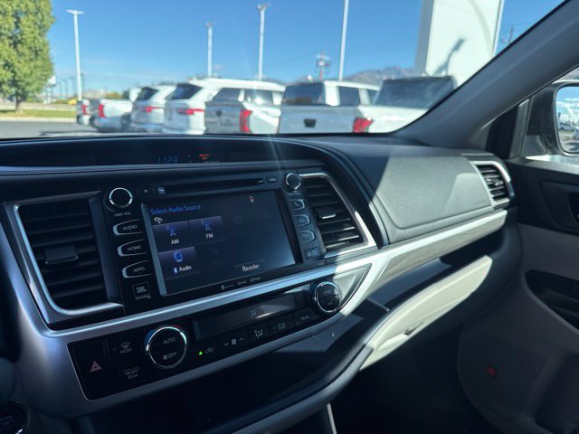 Used 2019 Toyota Highlander Limited AWD/4WD image 17