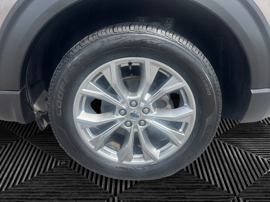 Certified 2021 Ford Explorer XLT w/ Equipment Group 202A AWD/4WD image 14