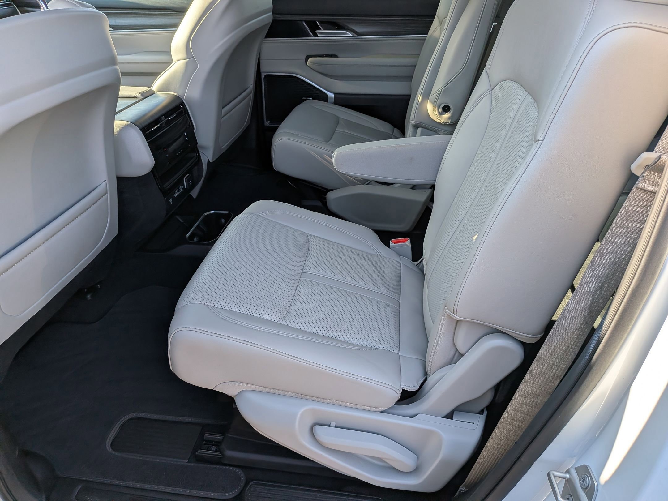 Certified 2024 Jeep Wagoneer Series II RWD image 25