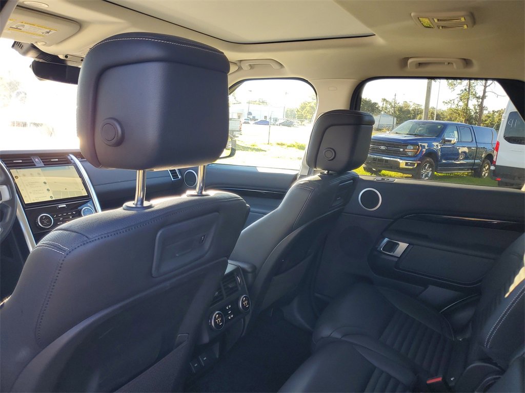 Used 2024 Land Rover Discovery S image 31