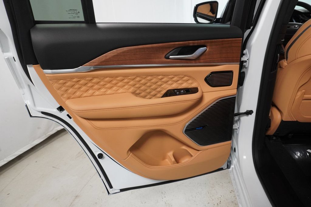 New 2023 Jeep Grand Cherokee Summit AWD/4WD image 27