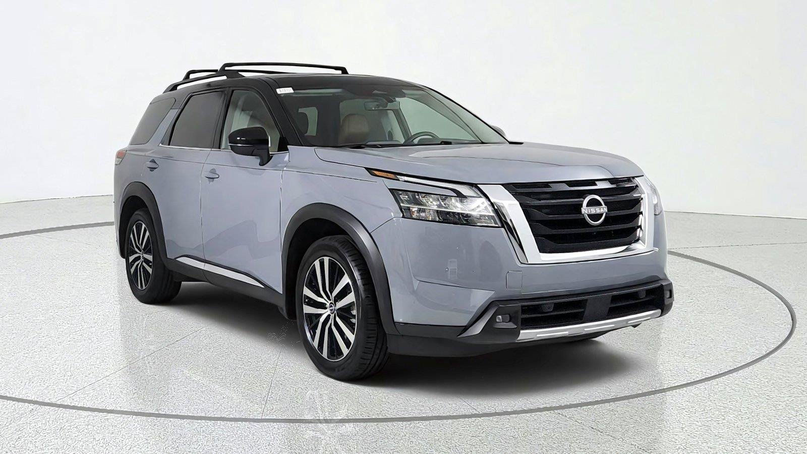 Used 2024 Nissan Pathfinder Platinum FWD image 1