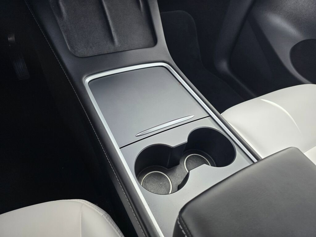 Used 2025 Tesla Model Y Long Range image 38