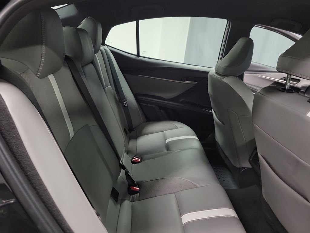 Used 2025 Toyota Camry SE w/ Convenience Package FWD image 22