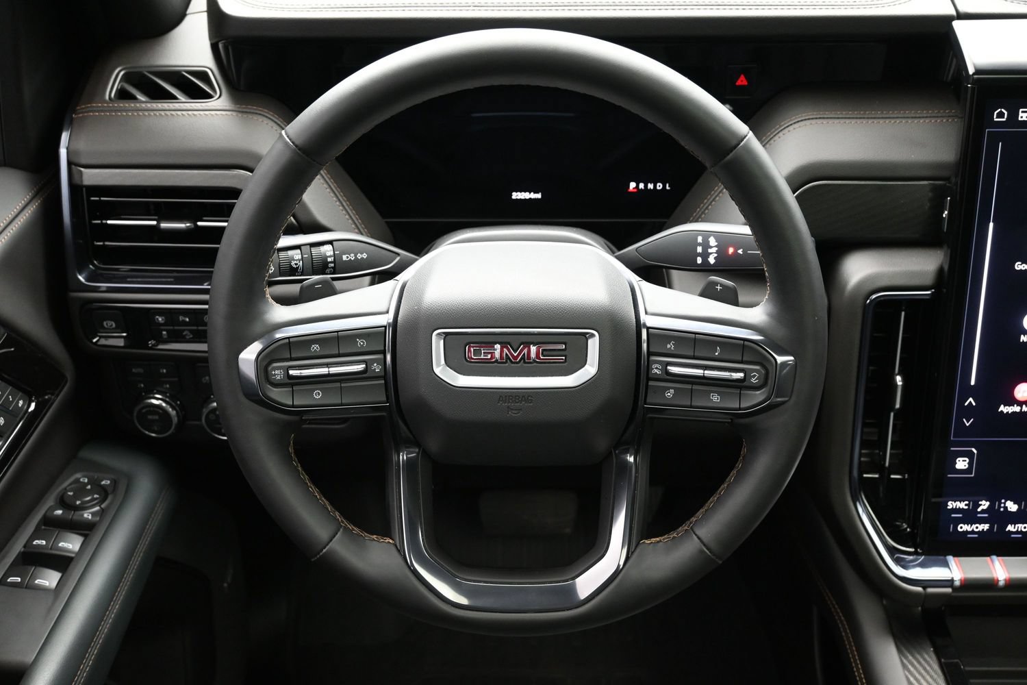 Used 2025 GMC Yukon AT4 w/ AT4 Premium Plus Package AWD/4WD image 15