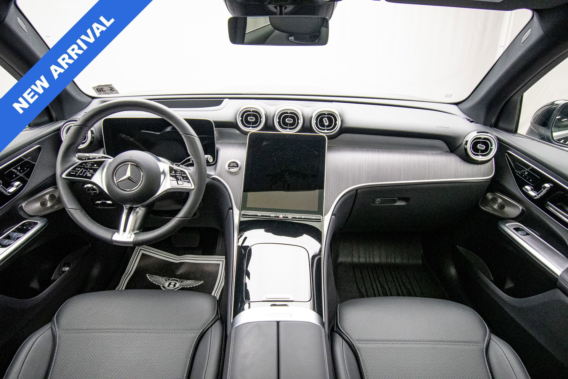 Used 2025 Mercedes-Benz GLC 300 4MATIC image 12