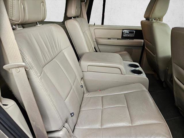 Used 2008 Lincoln Navigator image 20