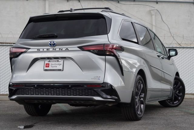 Used 2024 Toyota Sienna XSE image 6