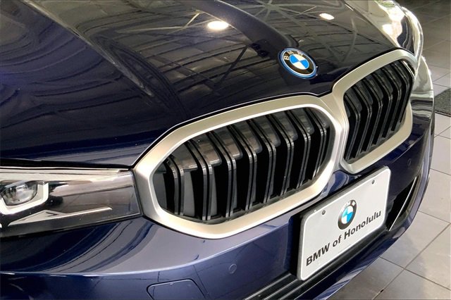 Used 2023 BMW 330e w/ Premium Package image 29