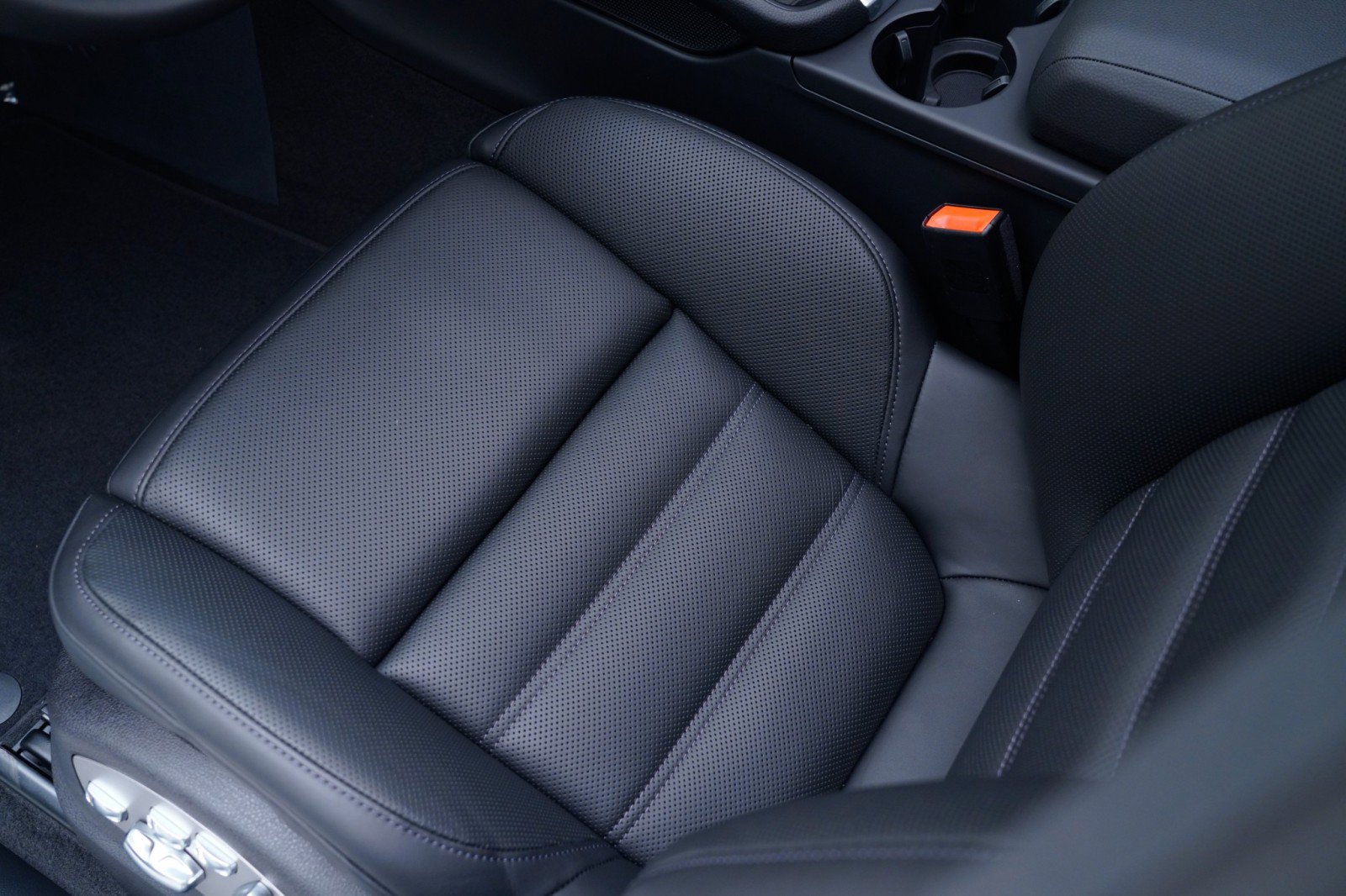 New 2026 Porsche Macan image 16