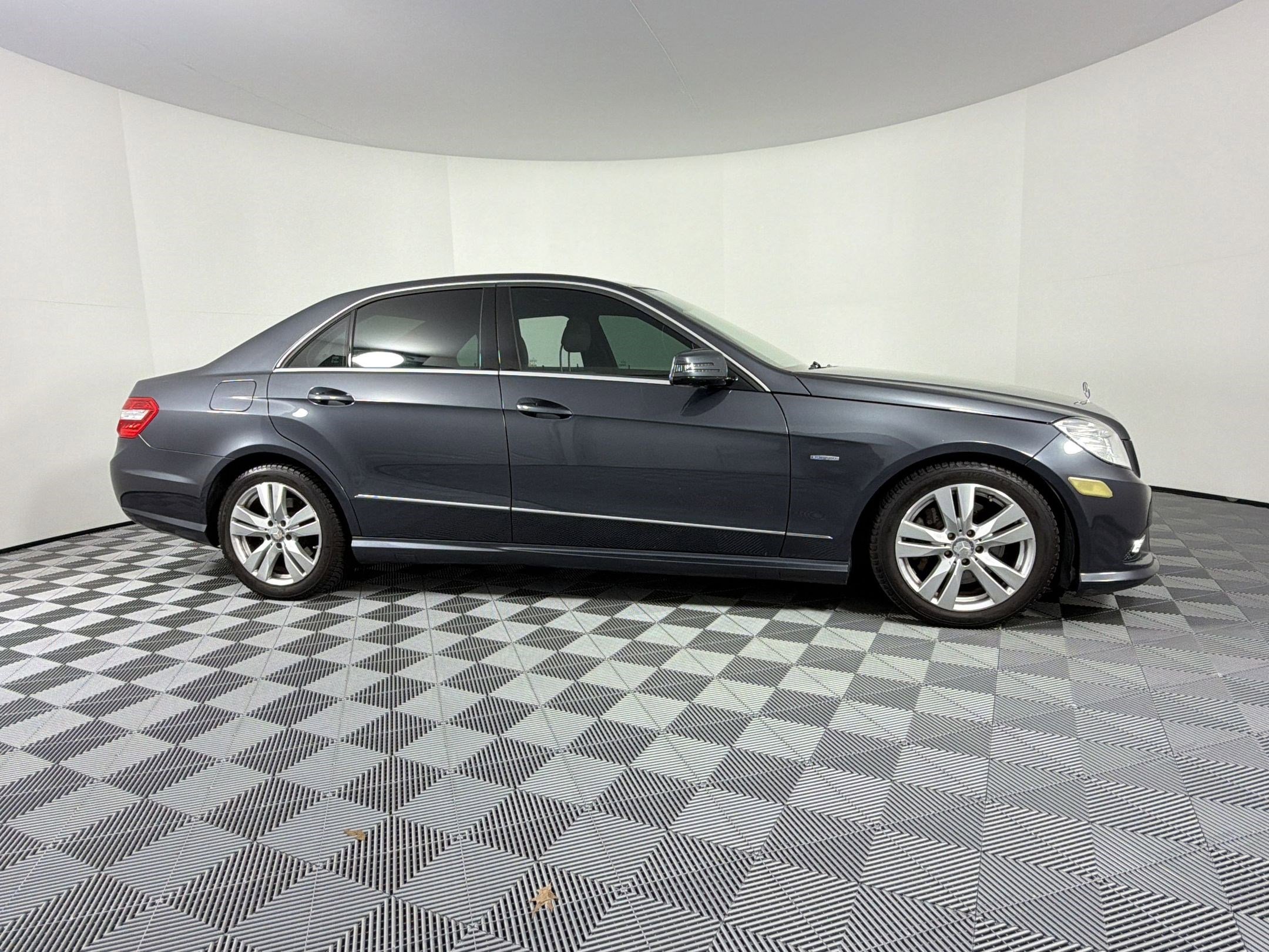 Used 2011 Mercedes-Benz E 350 BlueTEC Sedan image 11