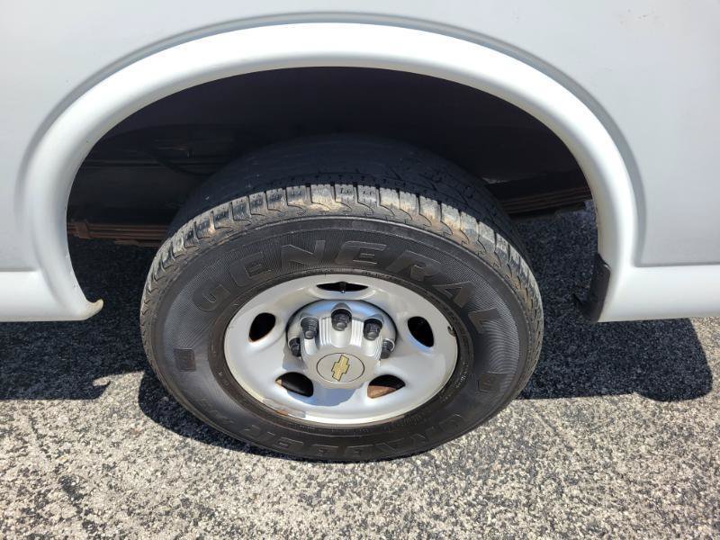 Used 2011 Chevrolet Express 3500 Extended RWD image 17