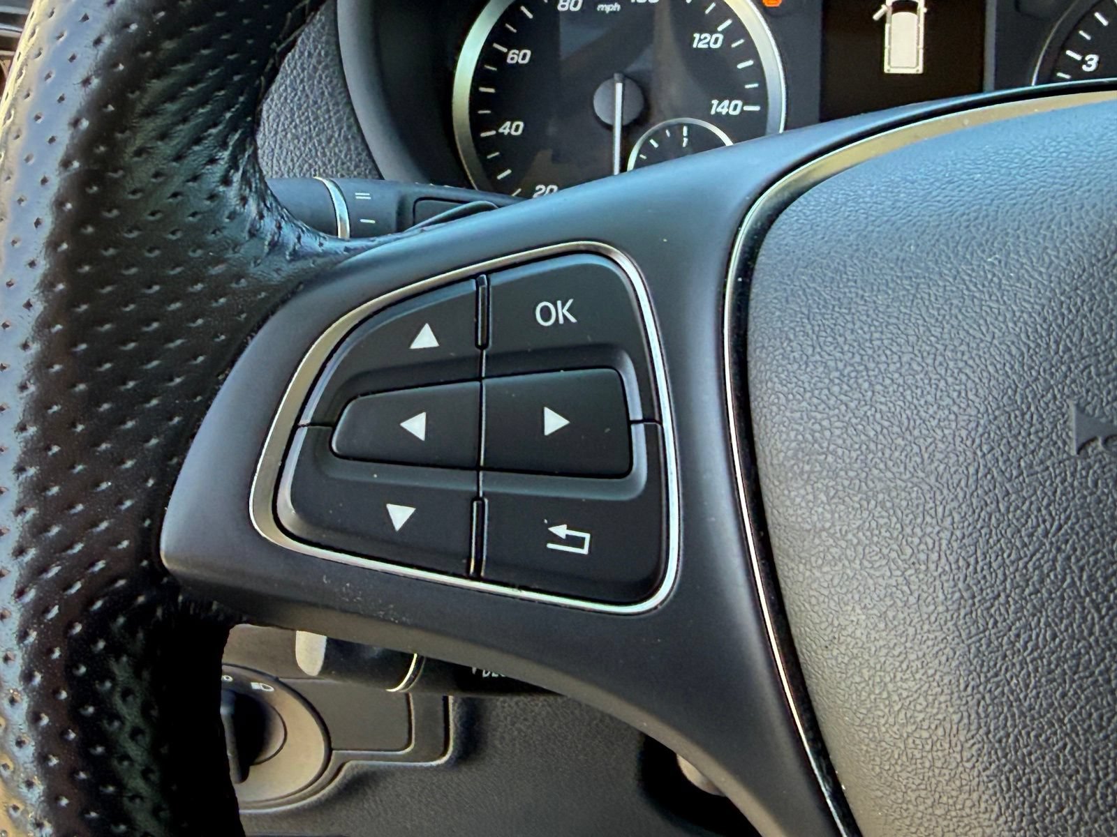 Used 2023 Mercedes-Benz Metris image 32