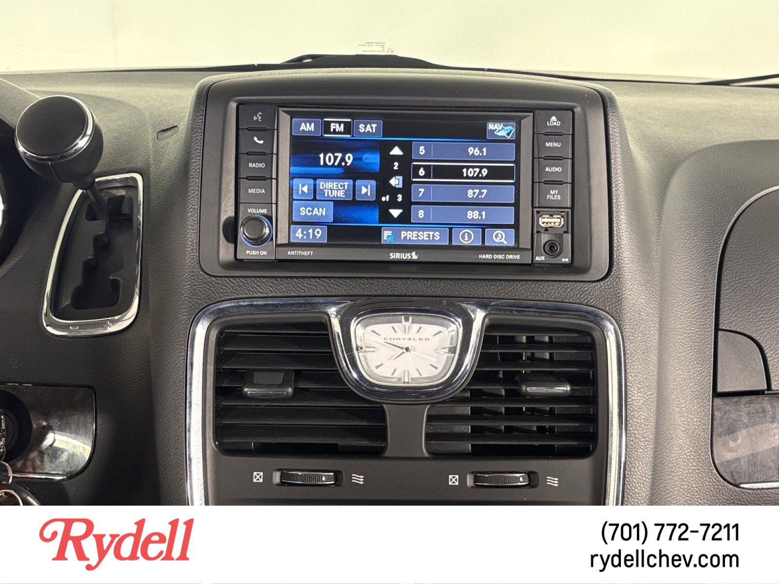 Used 2016 Chrysler Town & Country Touring image 21