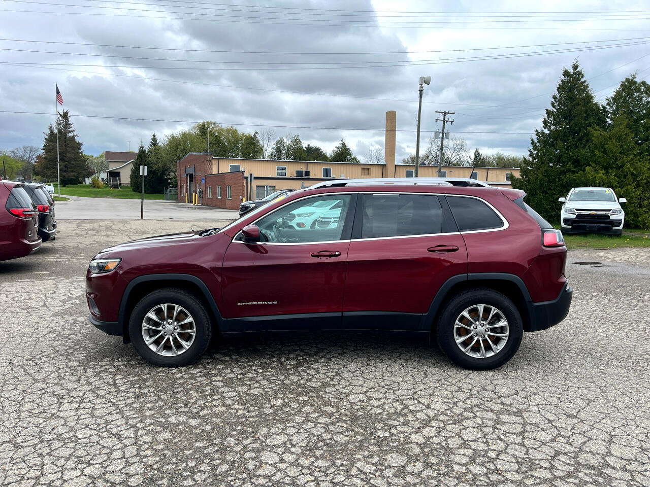 Used 2019 Jeep Cherokee Latitude Plus w/ Cold Weather Group image 2