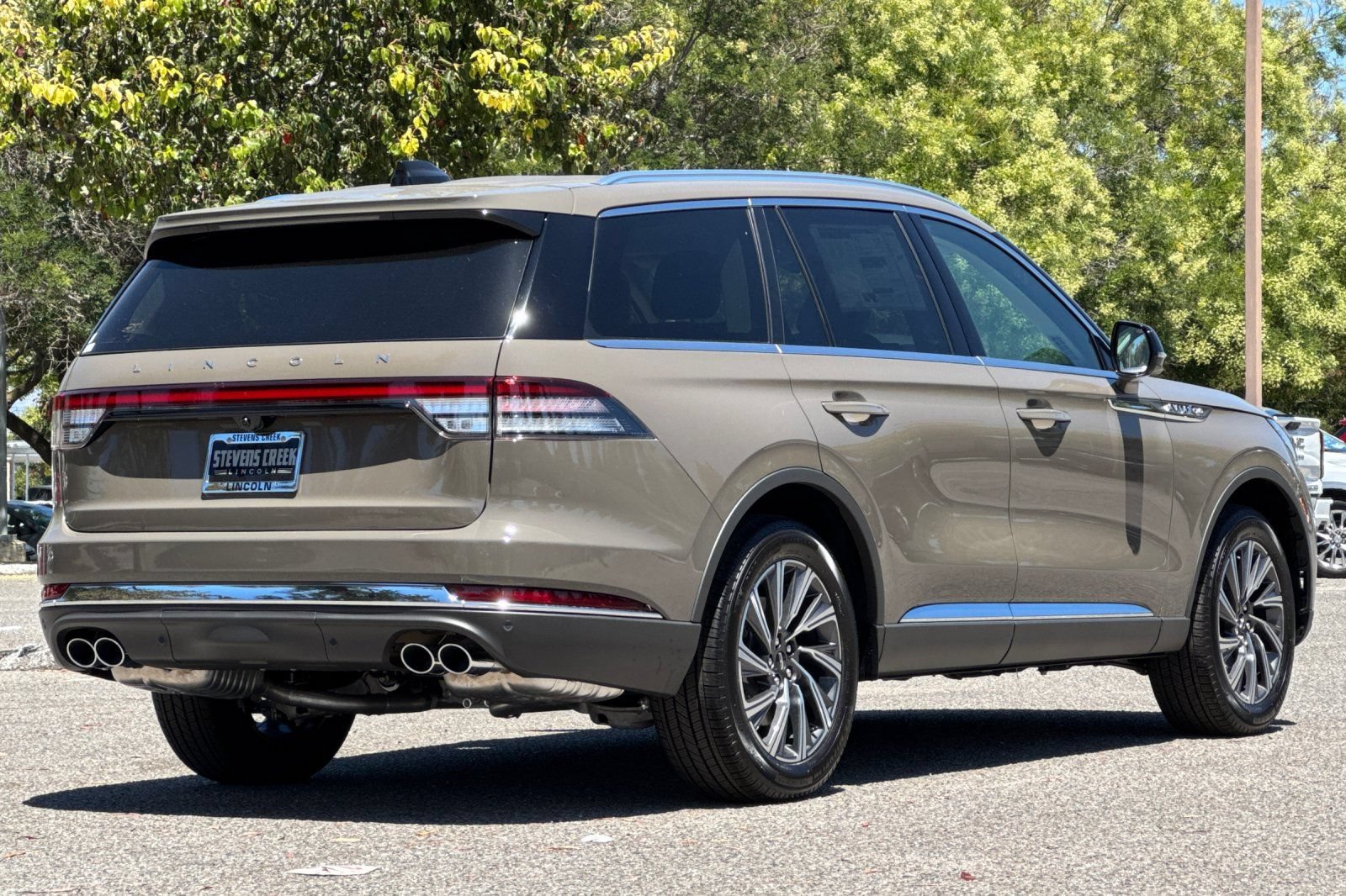 New 2026 Lincoln Aviator AWD image 4