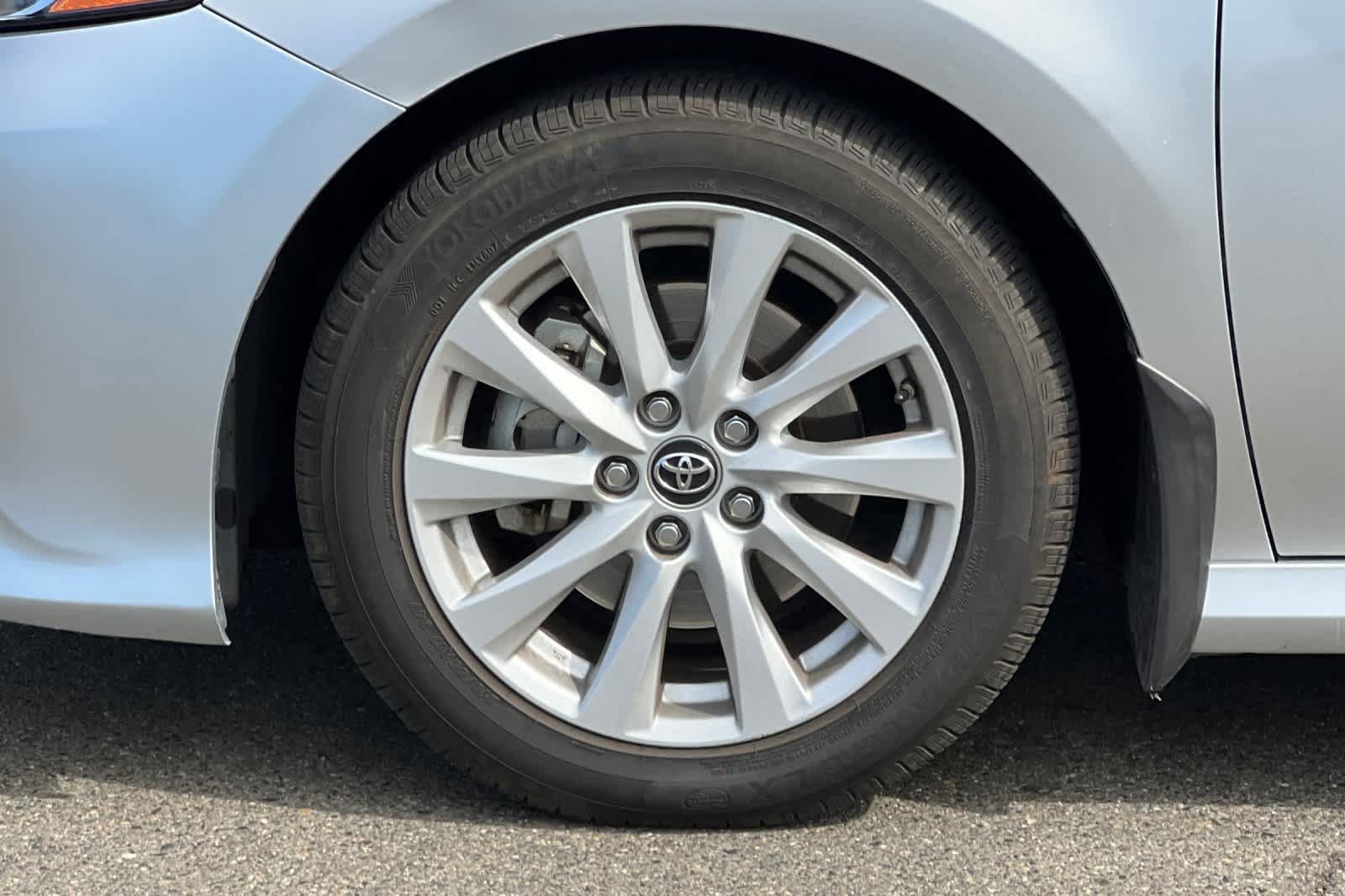 Used 2018 Toyota Camry LE FWD image 28