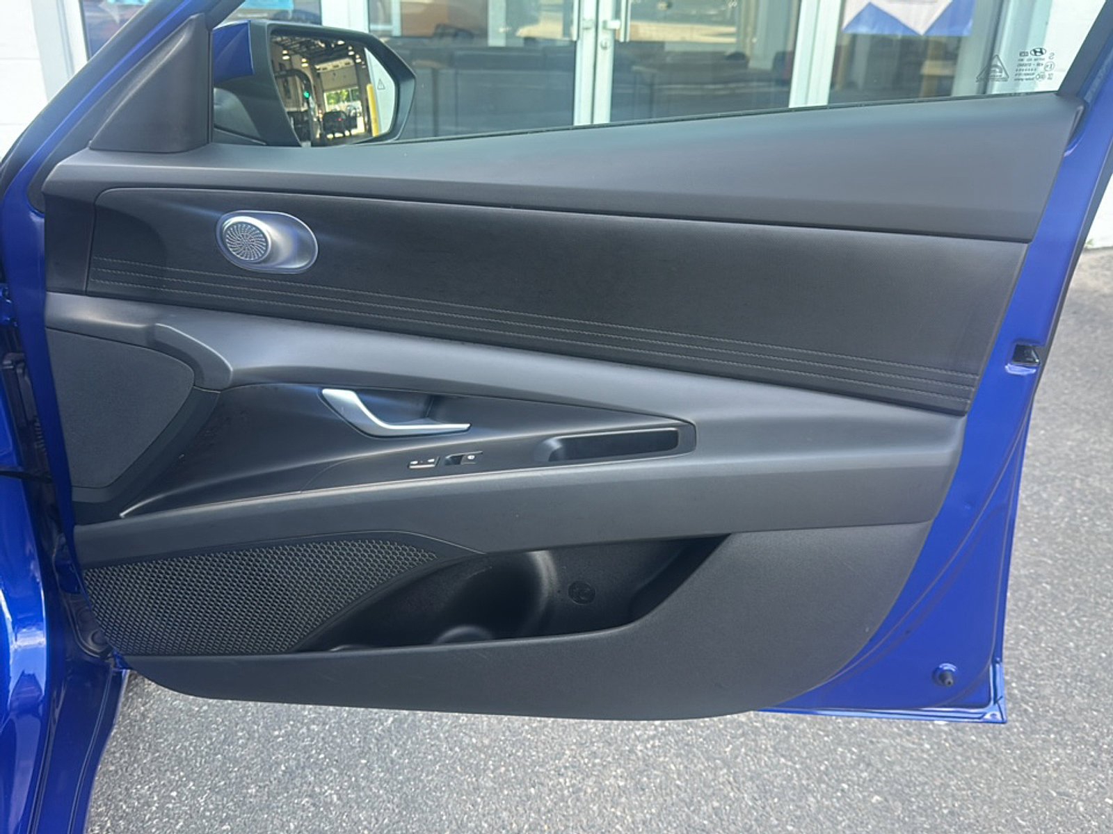 Used 2025 Hyundai Elantra SE FWD image 17
