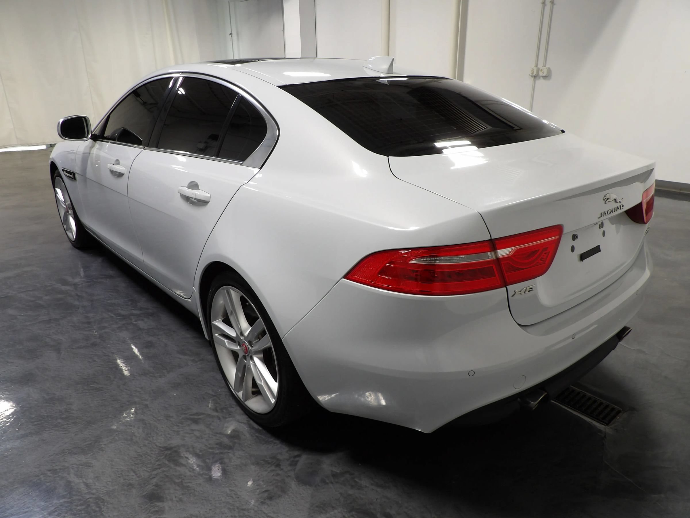 Used 2017 Jaguar XE Prestige AWD/4WD image 7