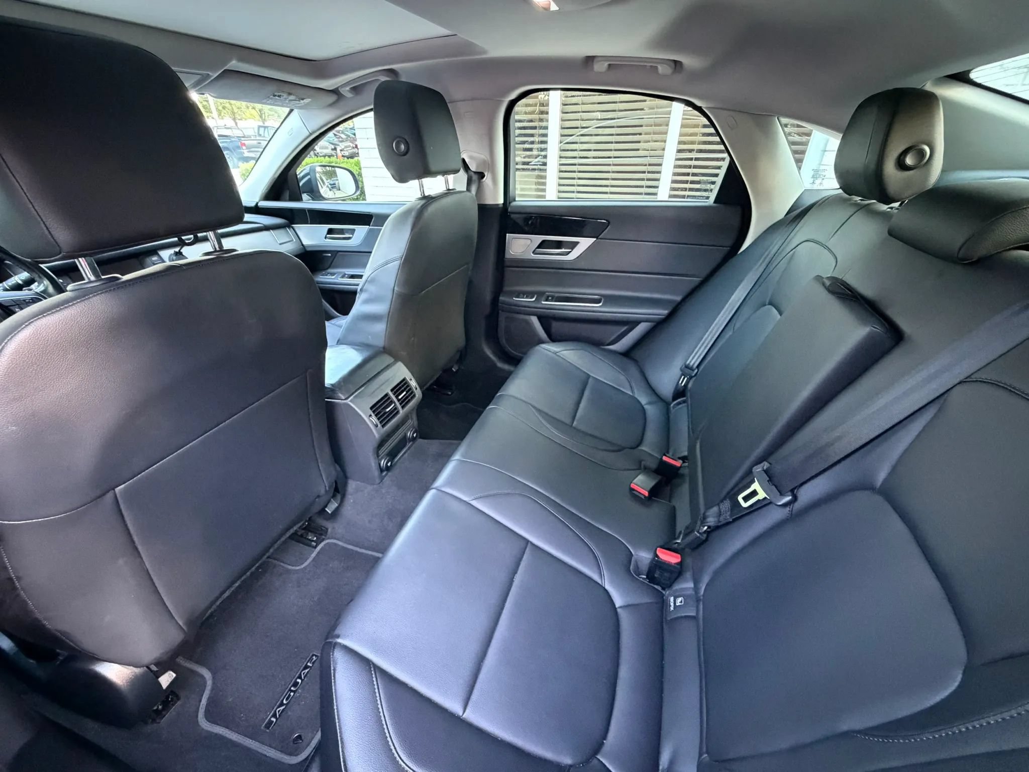 Used 2018 Jaguar XF AWD image 18